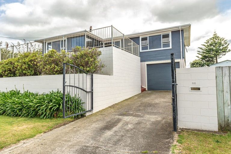 Photo of property in 86 Karaka Street, Castlecliff, Whanganui, 4501