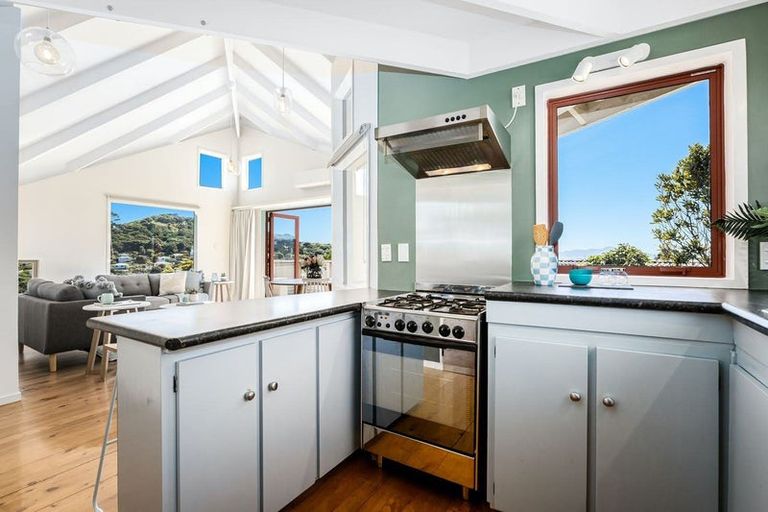 Photo of property in 11 Puketai Place, Pukerua Bay, 5026