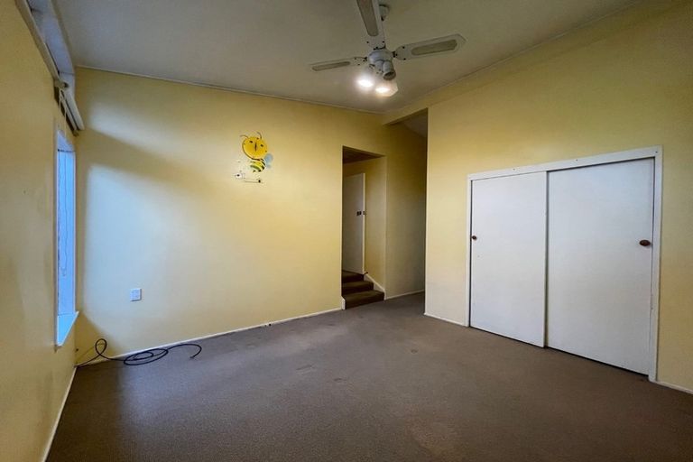 Photo of property in 17 Ellice Road, Totara Vale, Auckland, 0629