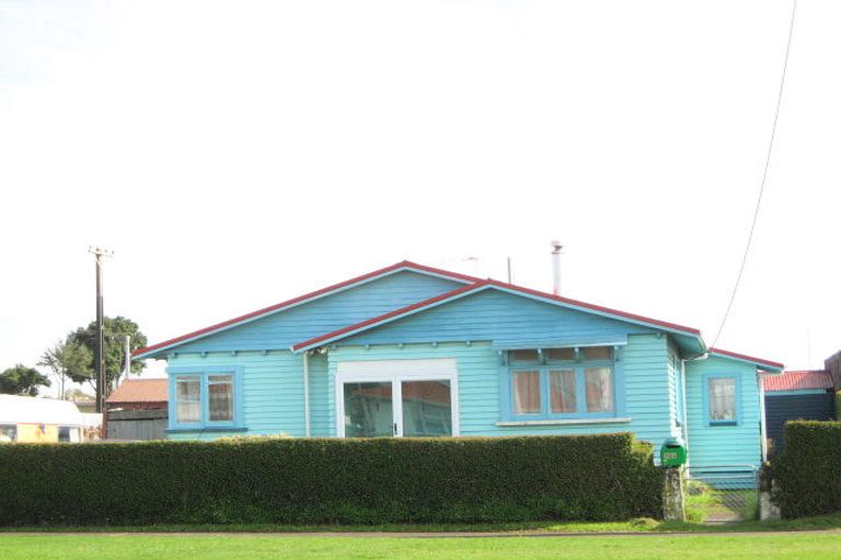 Photo of property in 10 High Street West, Waitara, 4320