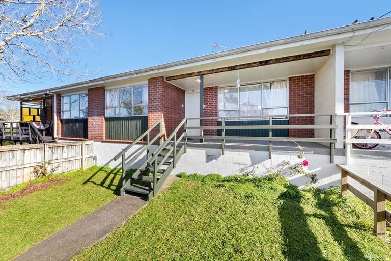 Photo of property in 3/46 Fruitvale Road, New Lynn, Auckland, 0600