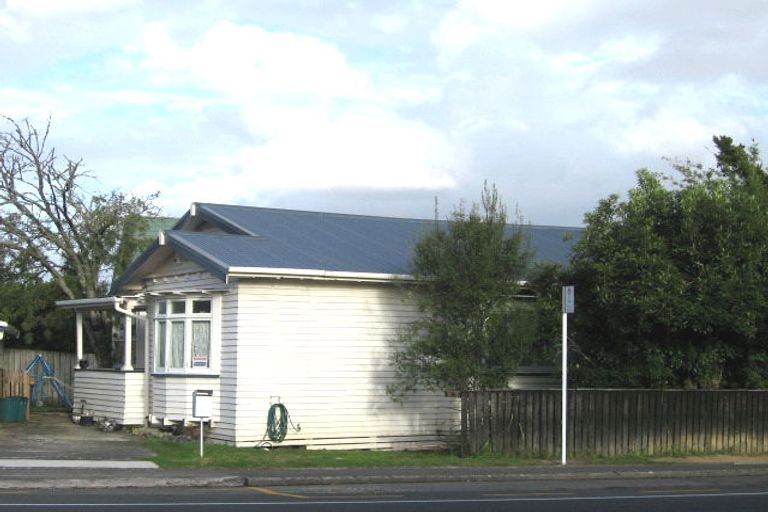 Photo of property in 175a Te Atatu Road, Te Atatu South, Auckland, 0610