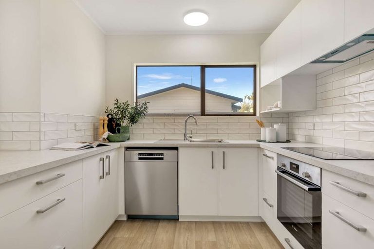 Photo of property in 2/83 Gloucester Road, Mount Maunganui, 3116