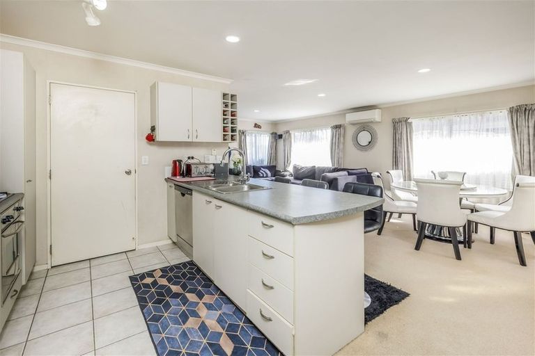 Photo of property in 4 Stellata Court, Randwick Park, Auckland, 2105