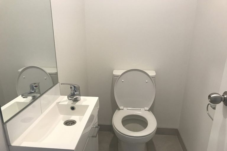 Photo of property in 2/113 Knighton Road, Hillcrest, Hamilton, 3216