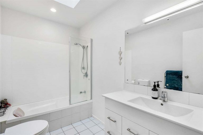 Photo of property in 9 Spalding Rise, Golflands, Auckland, 2013