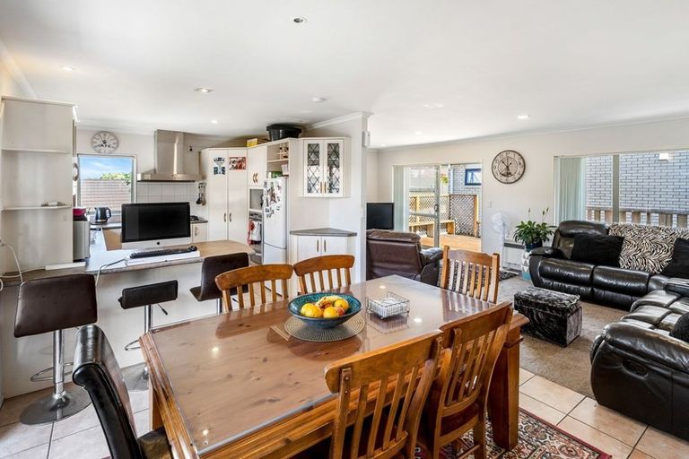 Photo of property in 11 Nakhle Place, Manurewa, Auckland, 2105