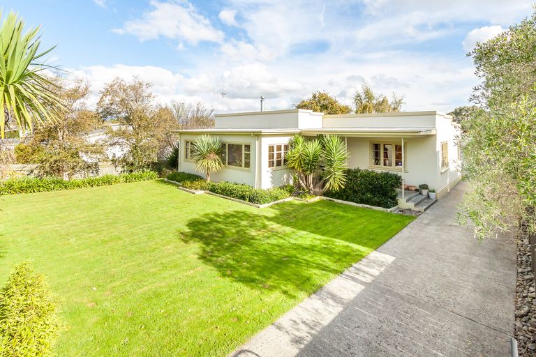 Photo of property in 72 Heretaunga Street, Palmerston North, 4414