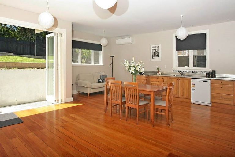 Photo of property in 74 Northland Road, Northland, Wellington, 6012