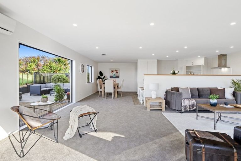 Photo of property in 42 Arana Drive, Karaka, Drury, 2578