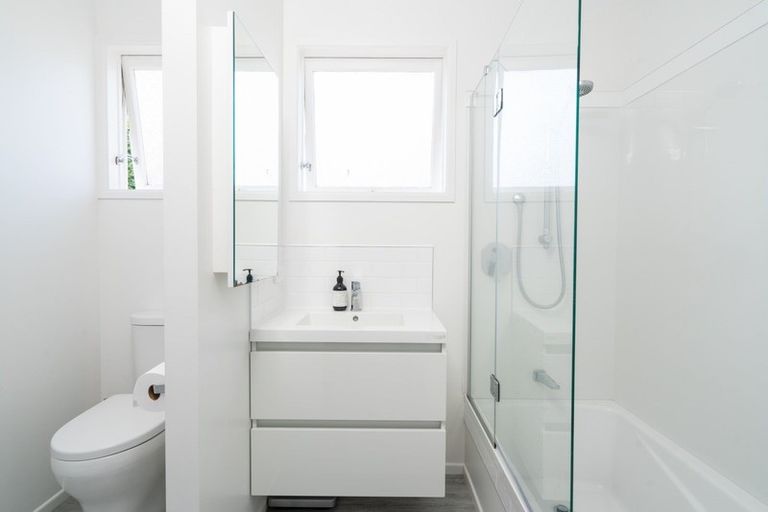 Photo of property in 38 Aubrey Crescent, Rainbow Point, Taupo, 3330