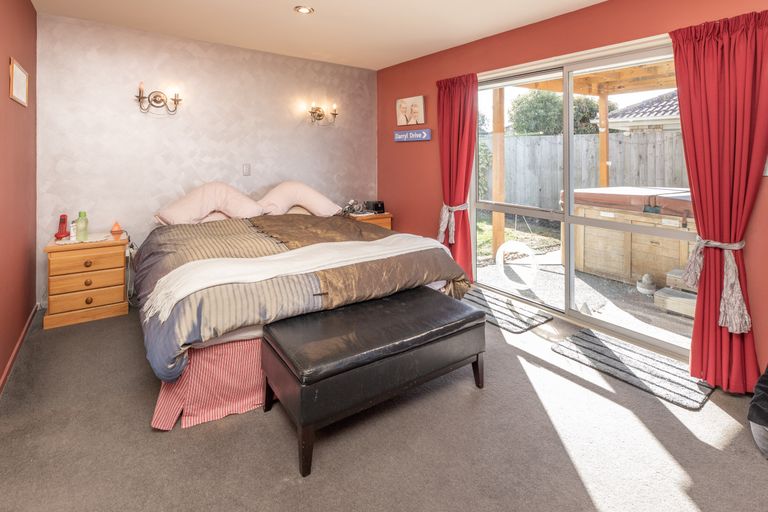 Photo of property in 2 Evergreen Place, Parklands, Christchurch, 8083