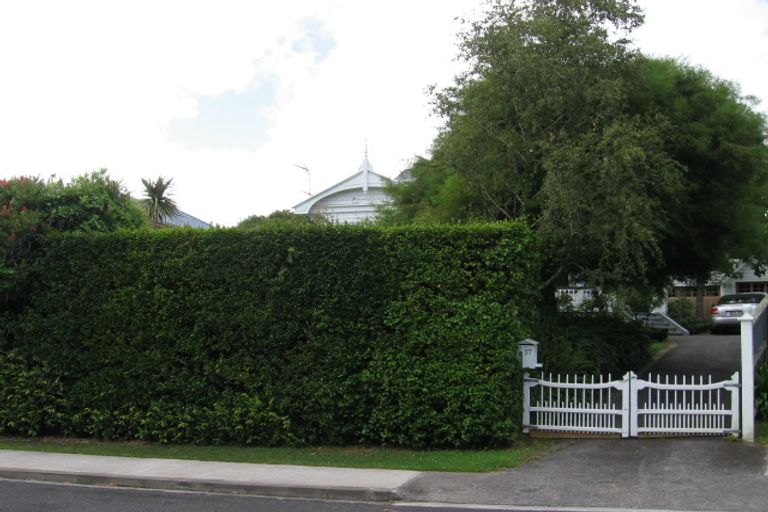 Photo of property in 57 Palmerston Road, Birkenhead, Auckland, 0626