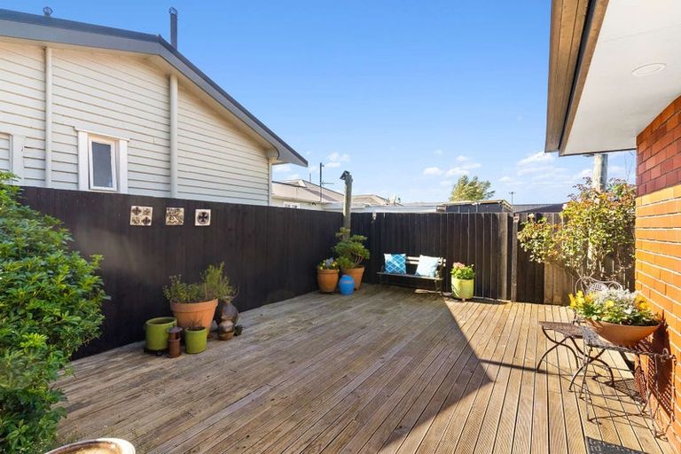 Photo of property in 2/49 Sawyers Arms Road, Northcote, Christchurch, 8052