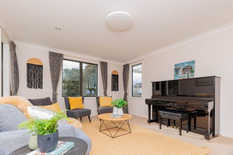 Photo of property in 44 Furlong Crescent, Churton Park, Wellington, 6037