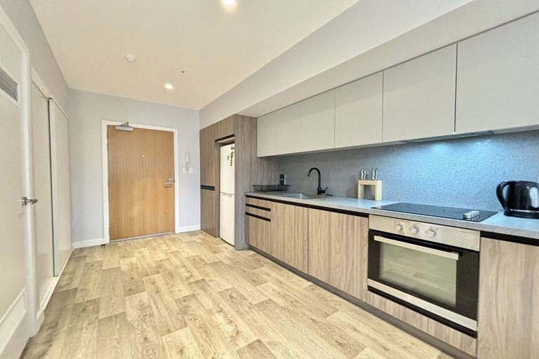 Photo of property in Unit 107,l1, 107/14 Laings Road, Hutt Central, Lower Hutt, 5010