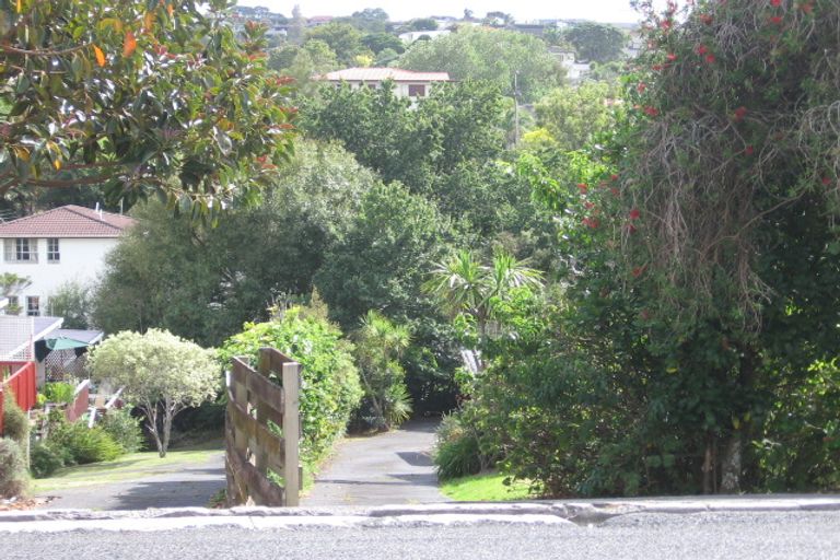 Photo of property in 1/22 Penning Road, Castor Bay, Auckland, 0620