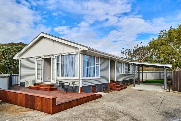 Photo of property in 42 Coates Street, Tawa, Wellington, 5028