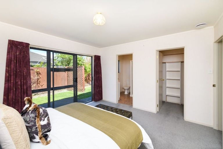 Photo of property in 1 Logan Place, Kelvin Grove, Palmerston North, 4414