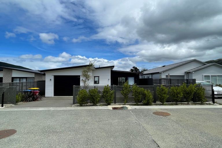 Photo of property in 42 Karearea Avenue, Kenepuru, Porirua, 5022
