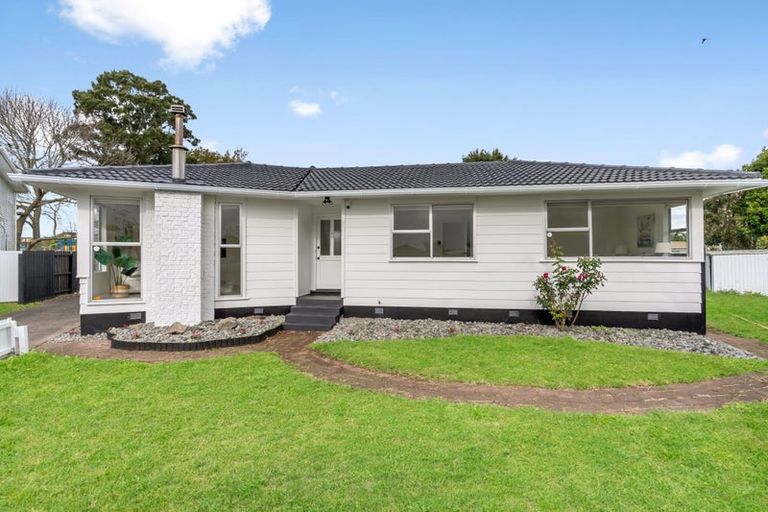 Photo of property in 17 Nan Place, Pakuranga Heights, Auckland, 2010
