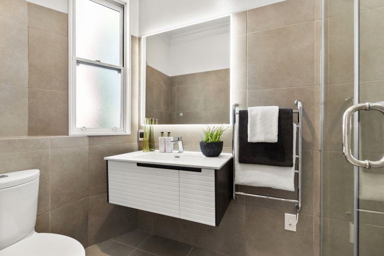 Photo of property in 43b Stanley Road, Stanley Point, Auckland, 0624