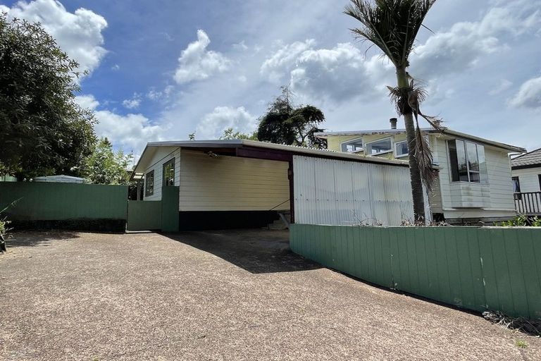 Photo of property in 37 Takapu Street, Henderson, Auckland, 0612