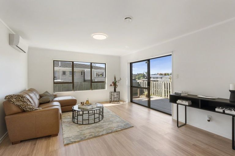 Photo of property in 50b Mirrabooka Avenue, Botany Downs, Auckland, 2010