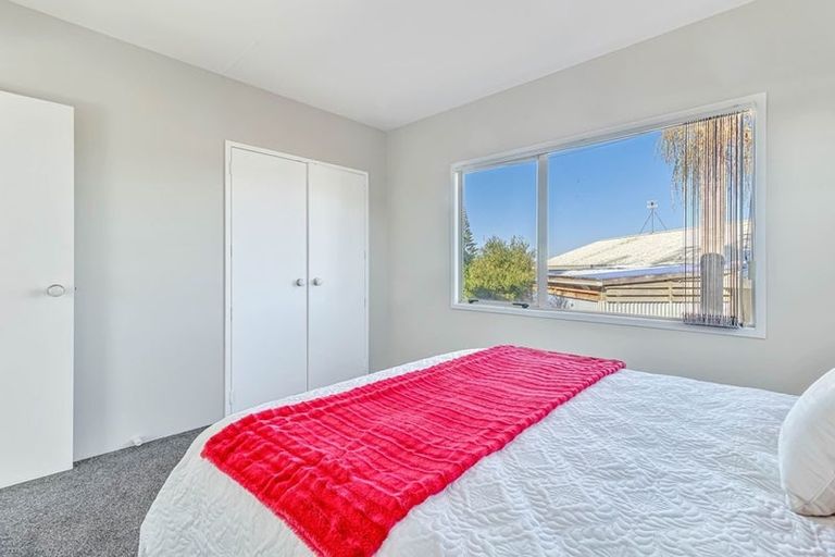 Photo of property in 2/8 Anglers Way, Wattle Downs, Auckland, 2102