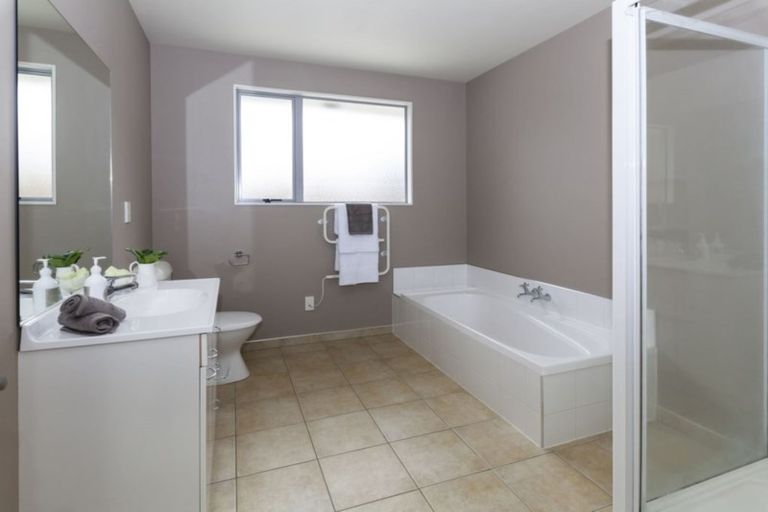 Photo of property in 5 Brookfield Drive, Northwood, Christchurch, 8051