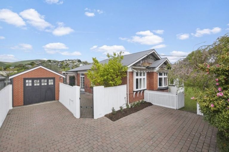 Photo of property in 2 Gamblins Road, Saint Martins, Christchurch, 8022