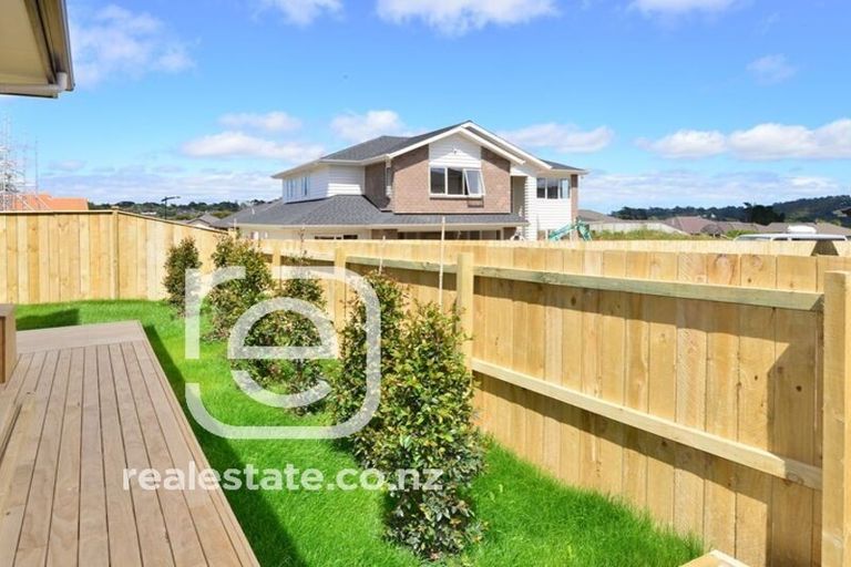 Photo of property in 68 Huntington Park Drive, Greenhithe, Auckland, 0632