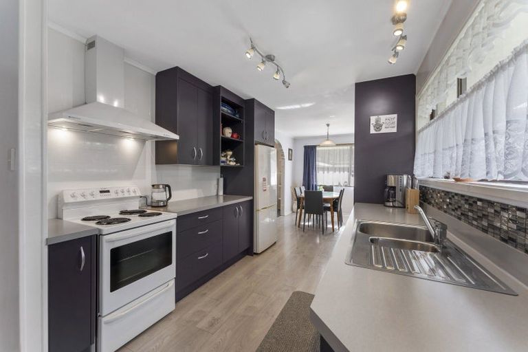 Photo of property in 30 Omaha Grove, Totara Park, Upper Hutt, 5018