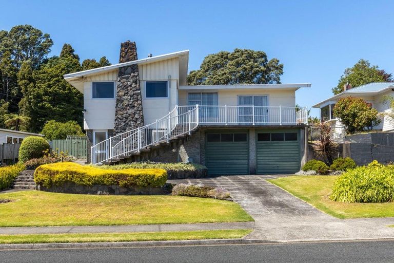 Photo of property in 29 Awanui Street, Merrilands, New Plymouth, 4312