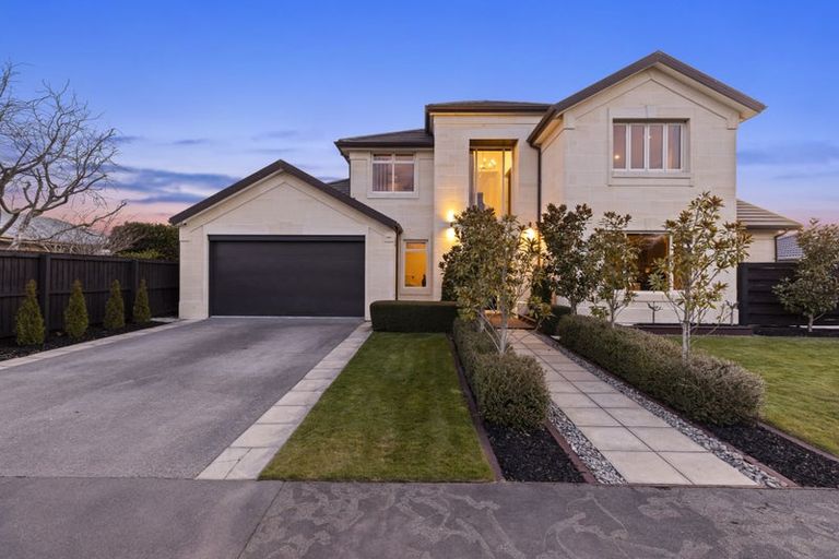 Photo of property in 68 Willowview Drive, Redwood, Christchurch, 8051