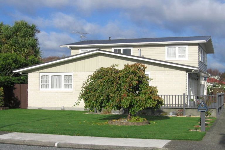 Photo of property in 2 Saint Columbans Grove, Boulcott, Lower Hutt, 5010