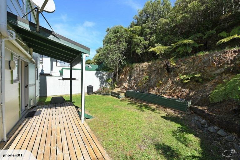 Photo of property in 7 Fitzpatrick Street, Newlands, Wellington, 6037