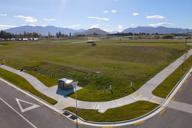 Photo of property in 2 Mason Street, Wanaka, 9305