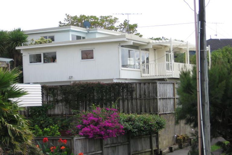 Photo of property in 1/9 Park Rise, Campbells Bay, Auckland, 0630