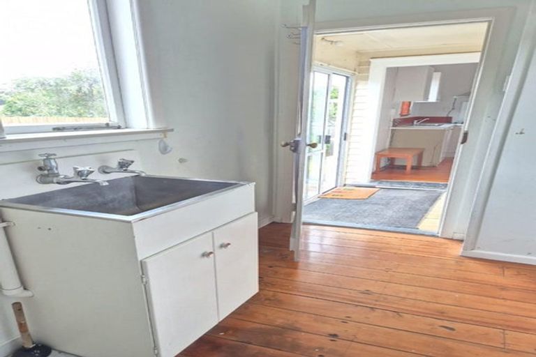 Photo of property in 137 Seabrook Avenue, New Lynn, Auckland, 0600