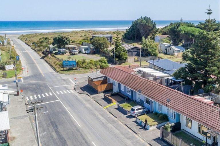 Photo of property in 3/682 Waitarere Beach Road, Waitarere Beach, Levin, 5510