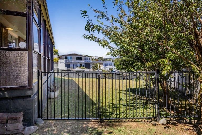 Photo of property in 46 Cumberland Street, Merrilands, New Plymouth, 4312