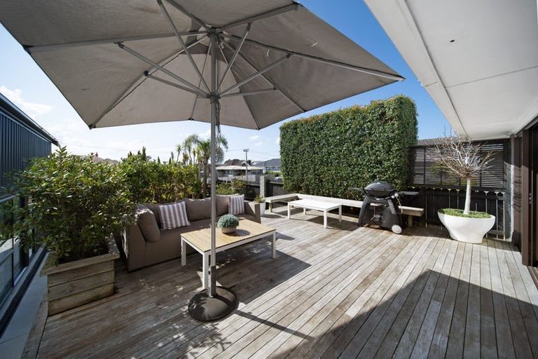 Photo of property in 1/8 Waller Avenue, Bucklands Beach, Auckland, 2012