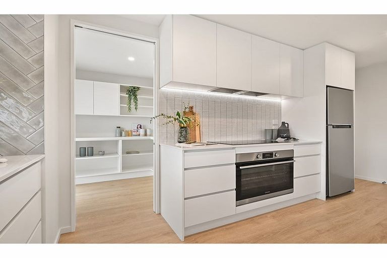 Photo of property in 2 Mccahon Drive, Rangiora, 7400