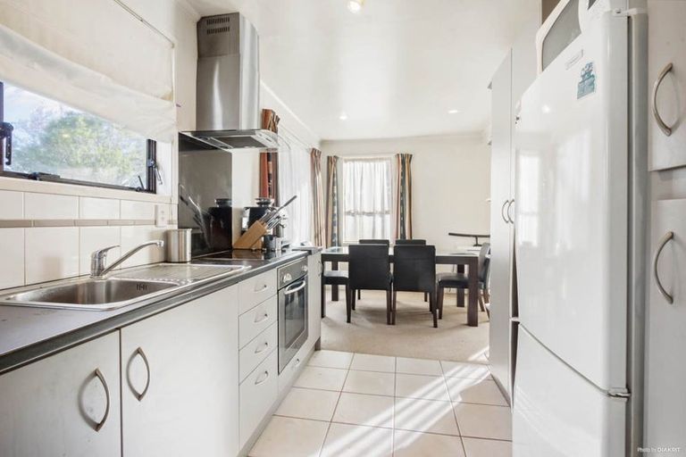 Photo of property in 71 Oreil Avenue, West Harbour, Auckland, 0618