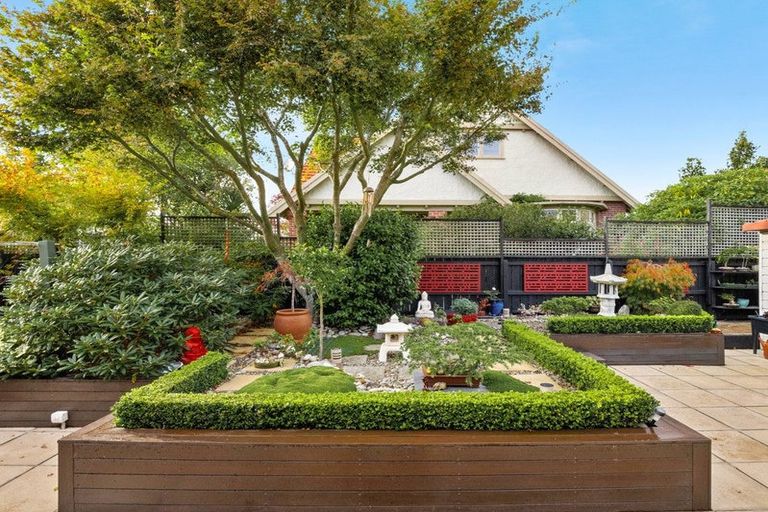 Photo of property in 241 Bay View Road, Saint Clair, Dunedin, 9012