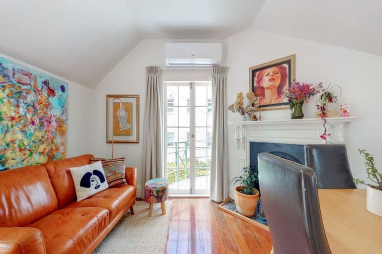 Photo of property in 17 Selwyn Terrace, Thorndon, Wellington, 6011