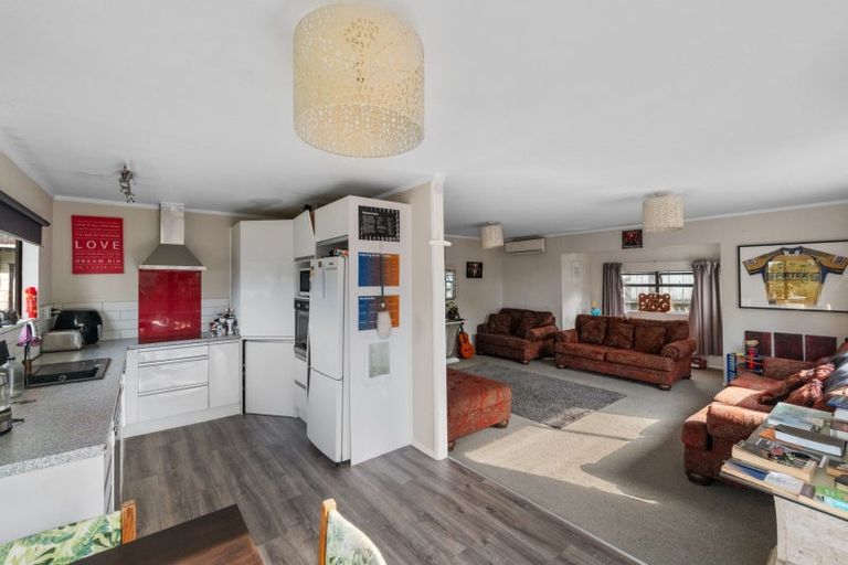 Photo of property in 20 Resolution Road, Welcome Bay, Tauranga, 3112