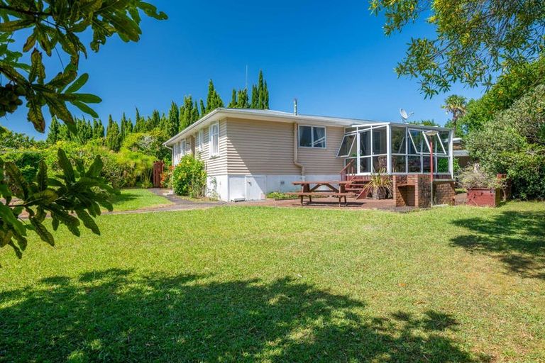 Photo of property in 68 Buscomb Avenue, Henderson, Auckland, 0610