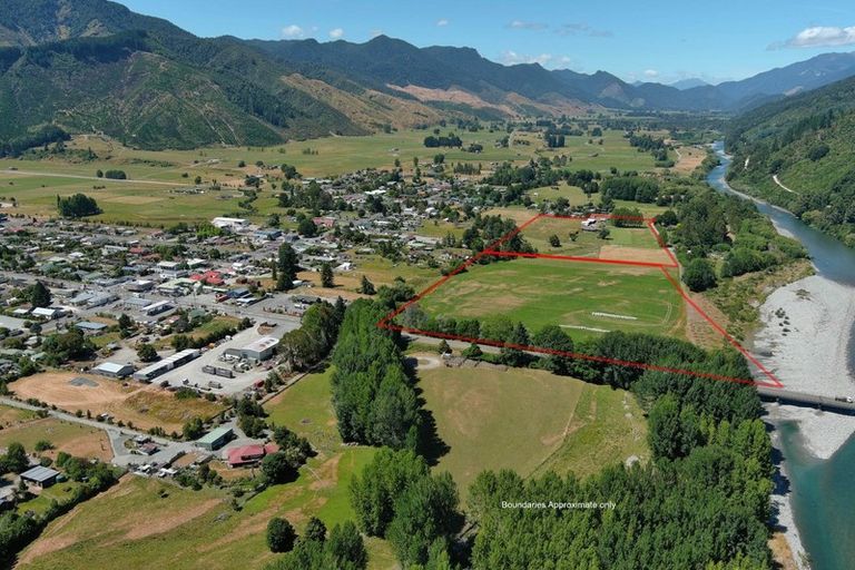 Photo of property in 11 Hotham Street, Murchison, 7007